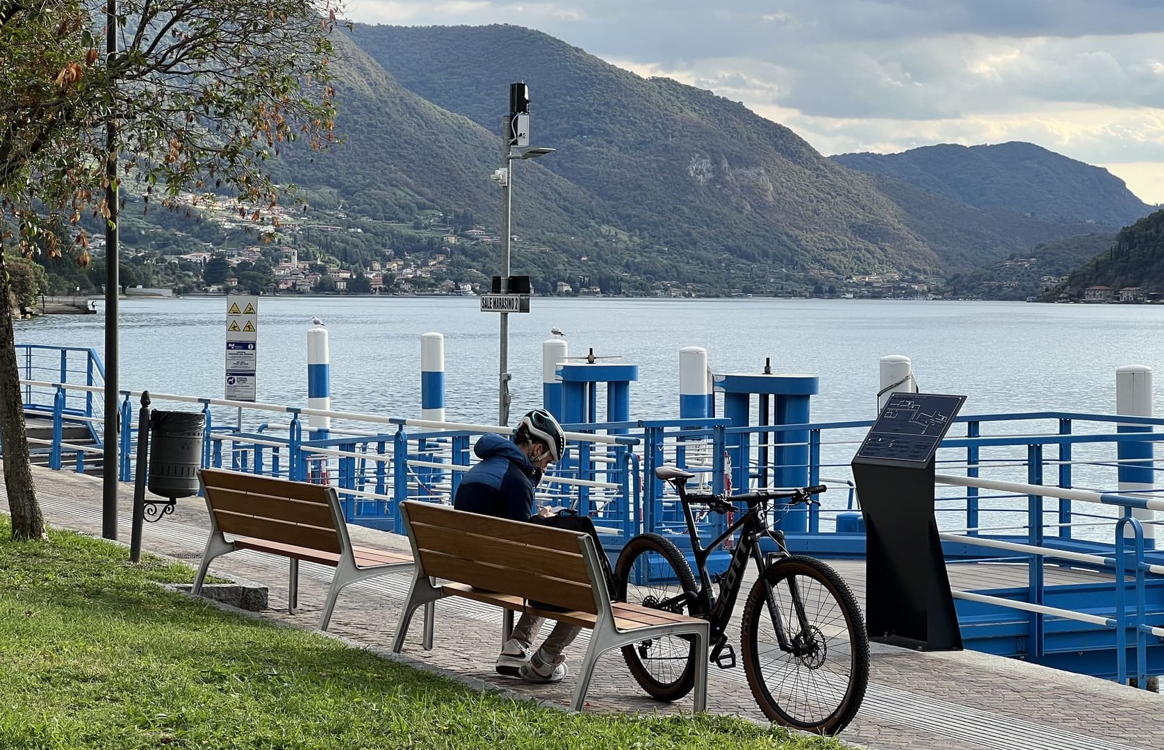 Panchina Ital-Way sul Lago d'Iseo ideale per passeggiate in bici